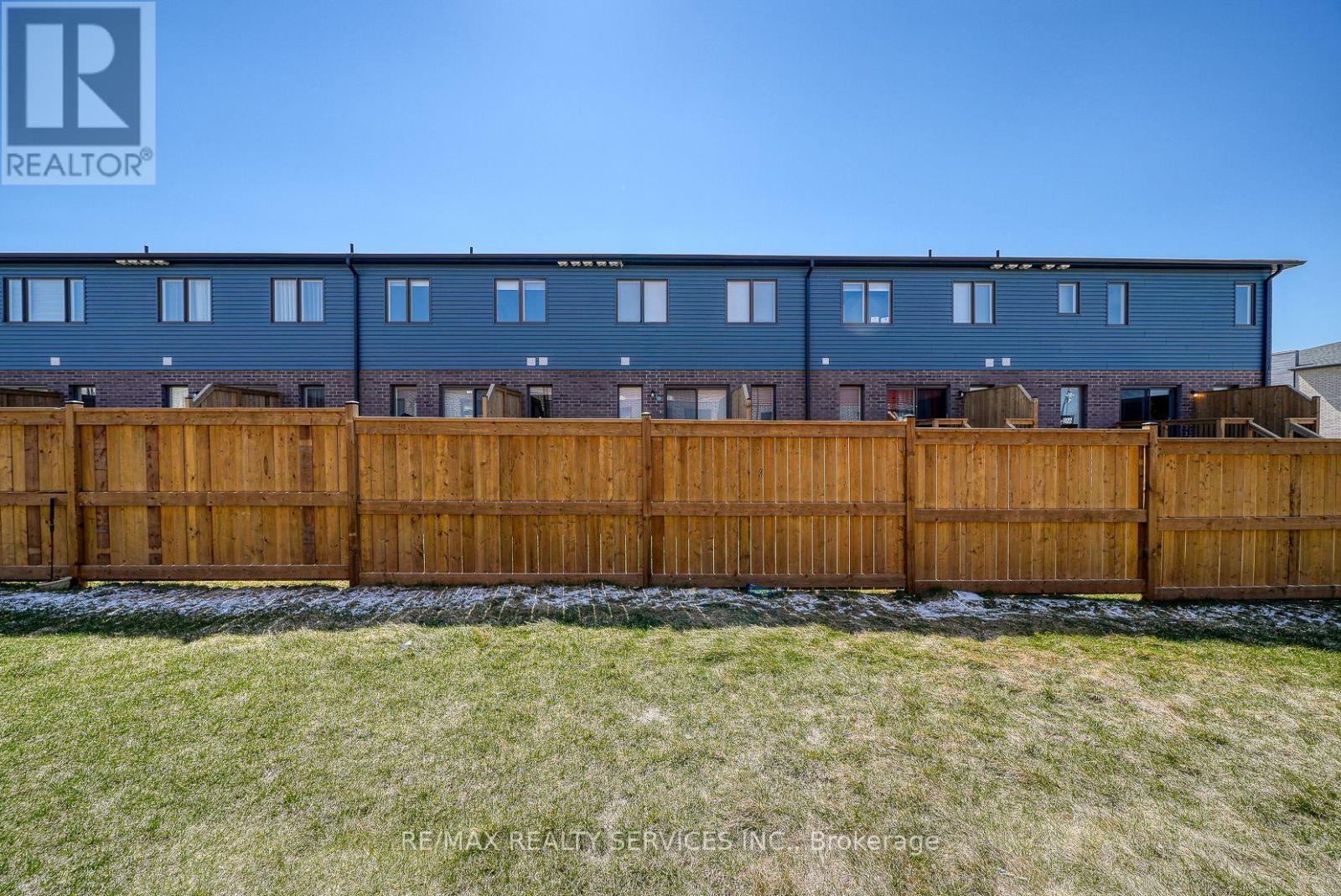 95 Queensbrook Crescent, Cambridge, Ontario  N1S 0E4 - Photo 4 - X12977718