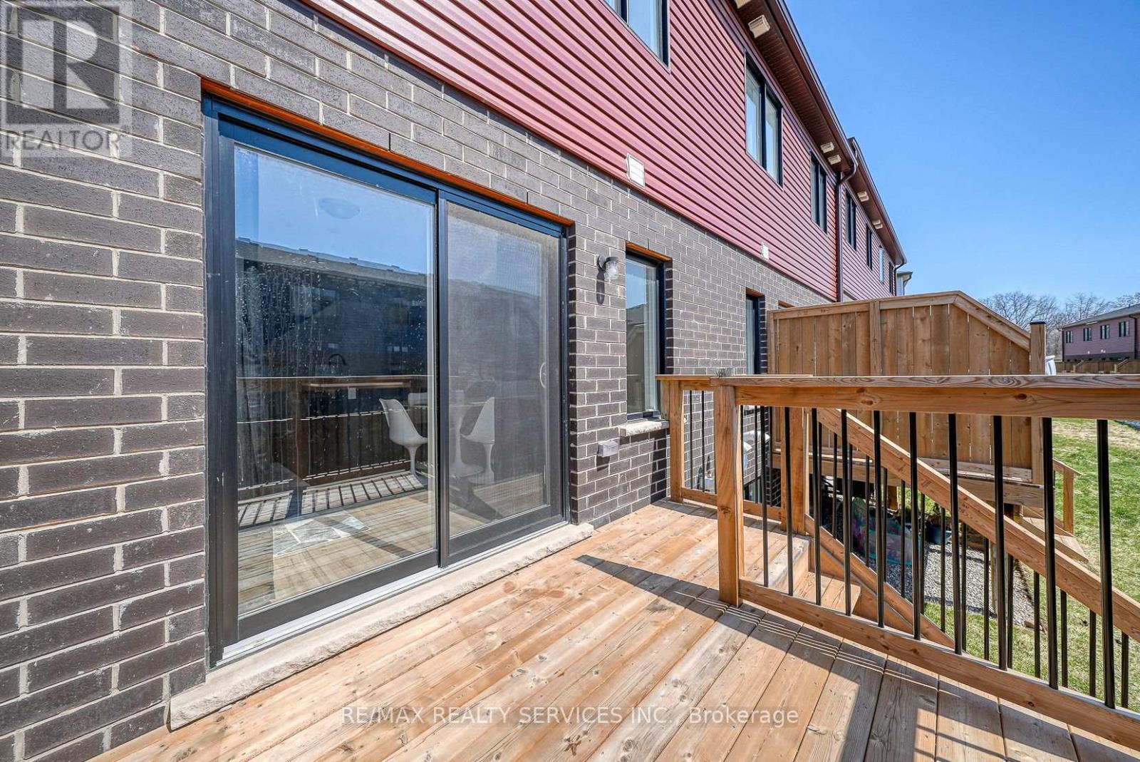 95 Queensbrook Crescent, Cambridge, Ontario  N1S 0E4 - Photo 6 - X12977718