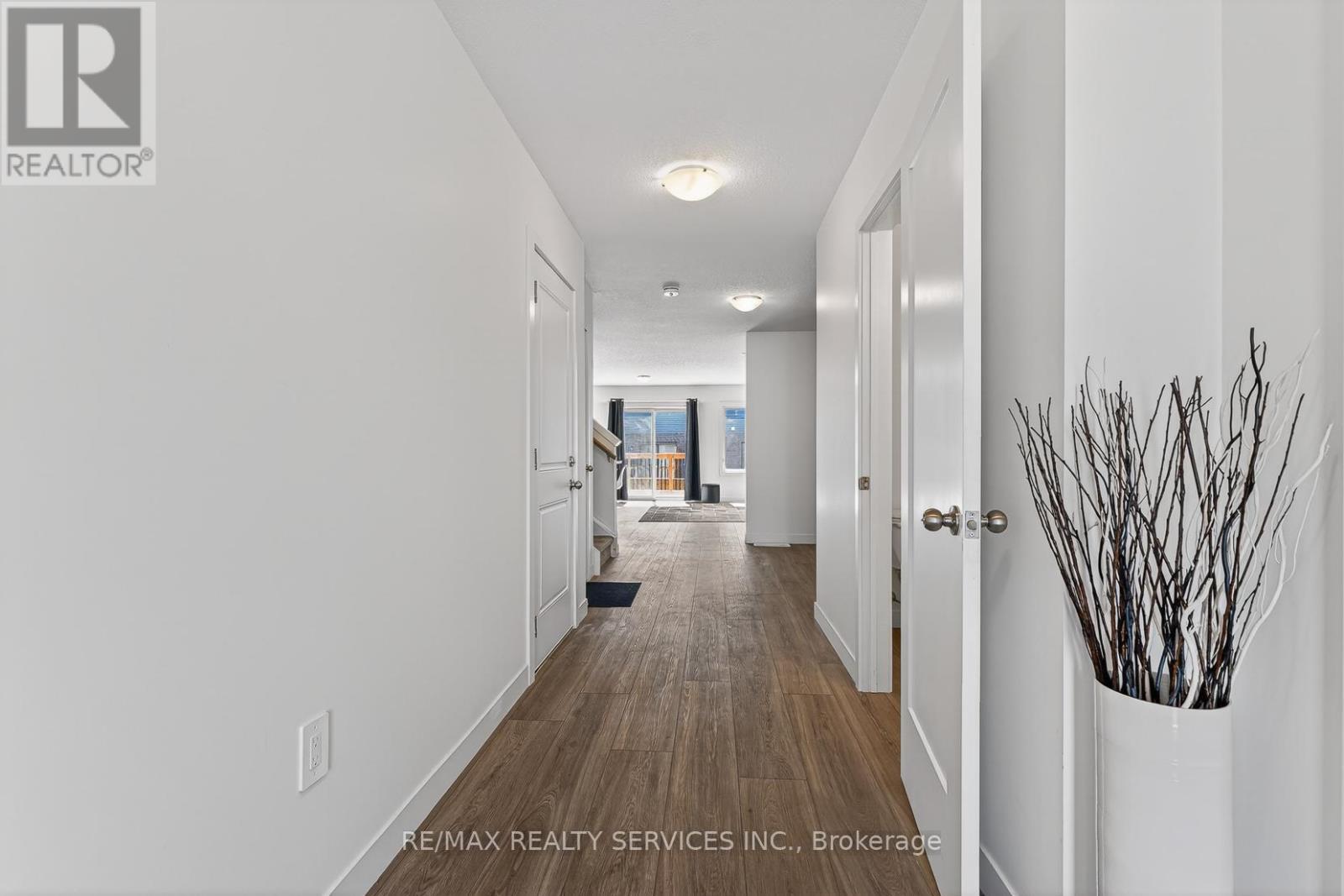 95 Queensbrook Crescent, Cambridge, Ontario  N1S 0E4 - Photo 8 - X12977718