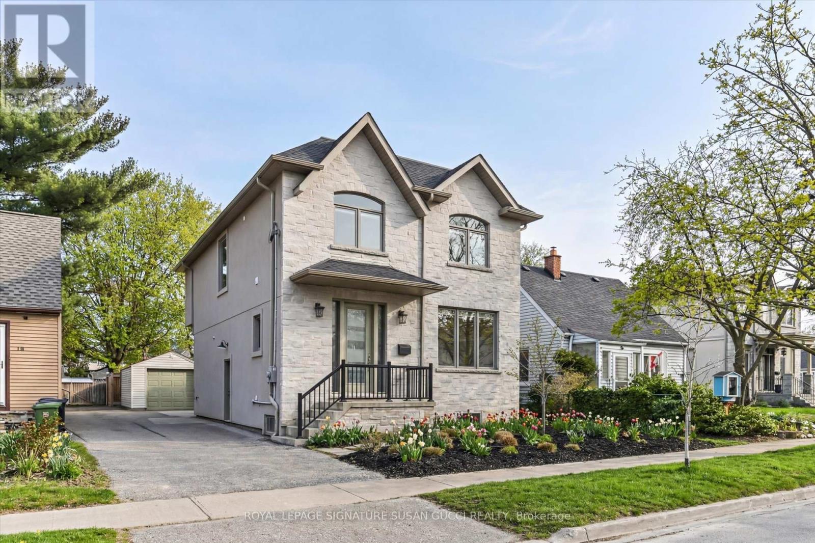 20 Warvet Crescent, Toronto, Ontario  M4B 1P3 - Photo 2 - E12967708