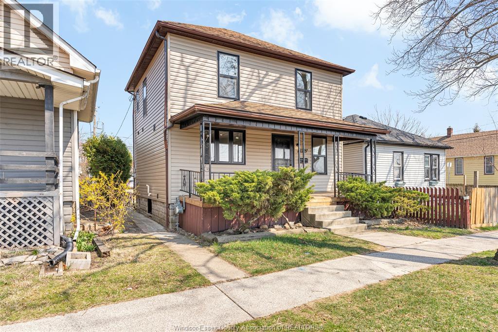 1092 ST. LUKE, Windsor, Ontario