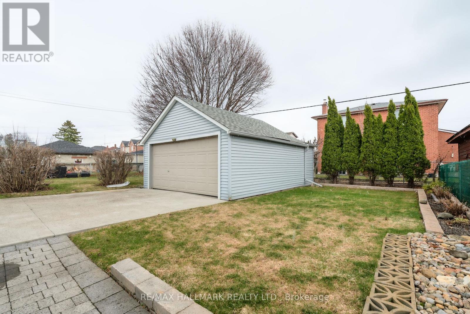 945 Glencairn Avenue, Toronto, Ontario  M6B 2A6 - Photo 30 - W12969560