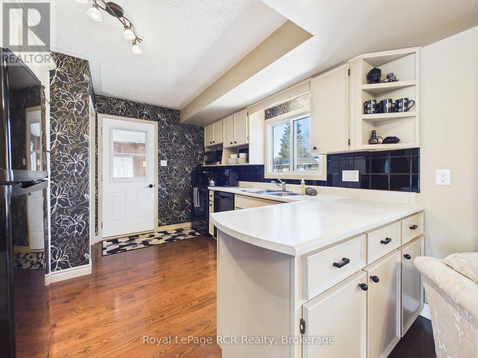 330 Glenn Road, North Huron, Ontario N0G 2W0 - Photo 11 - X12977874