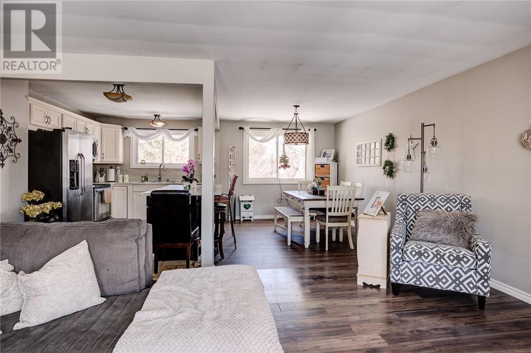 17 Lakeview Avenue, Onaping, Ontario  P0M 2R0 - Photo 2 - 2127067