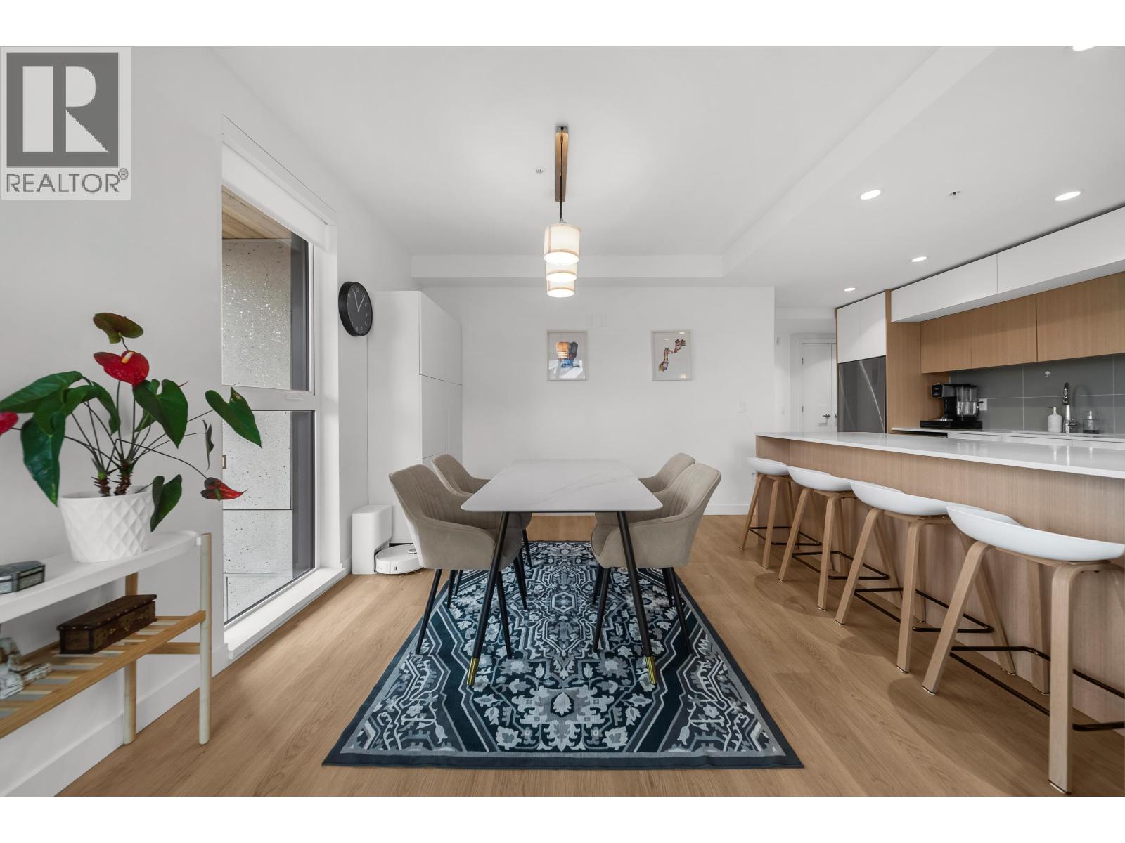 305 9580 TOWER ROAD, Burnaby, British Columbia