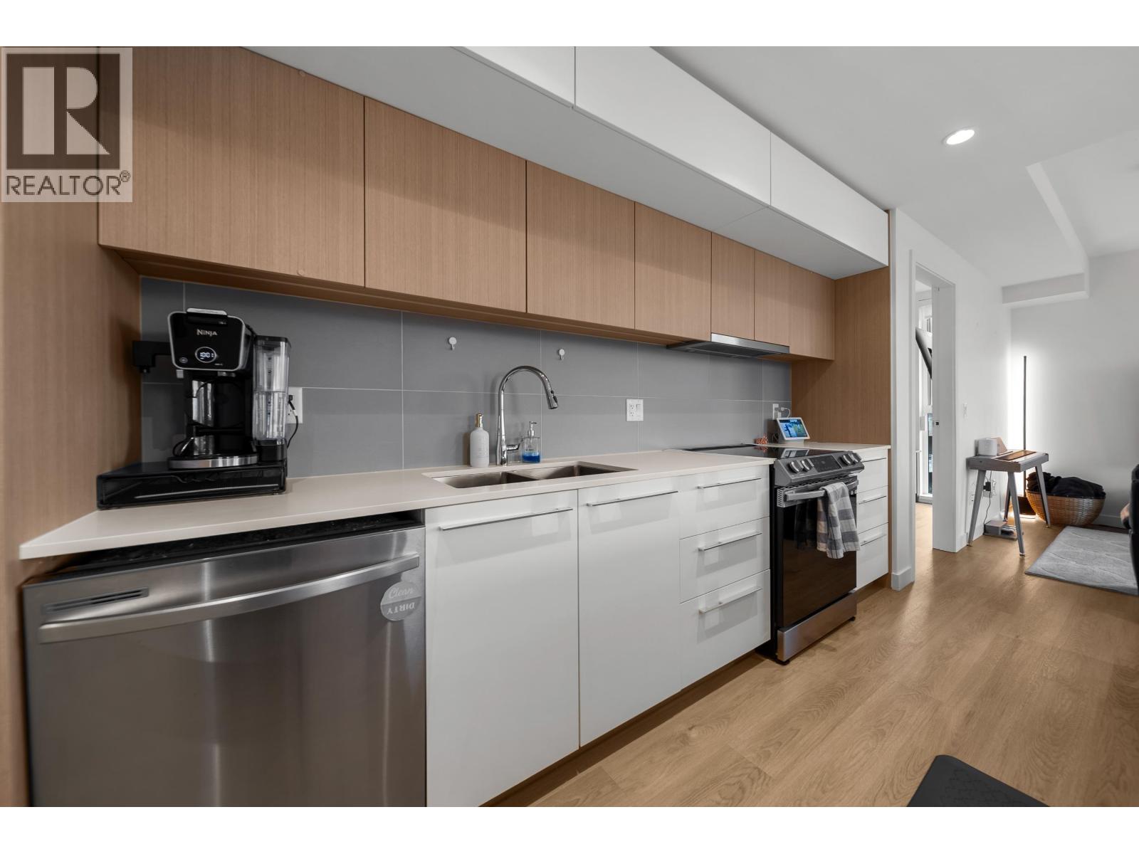 305 9580 Tower Road, Burnaby, British Columbia  V5A 0G5 - Photo 6 - R3107650