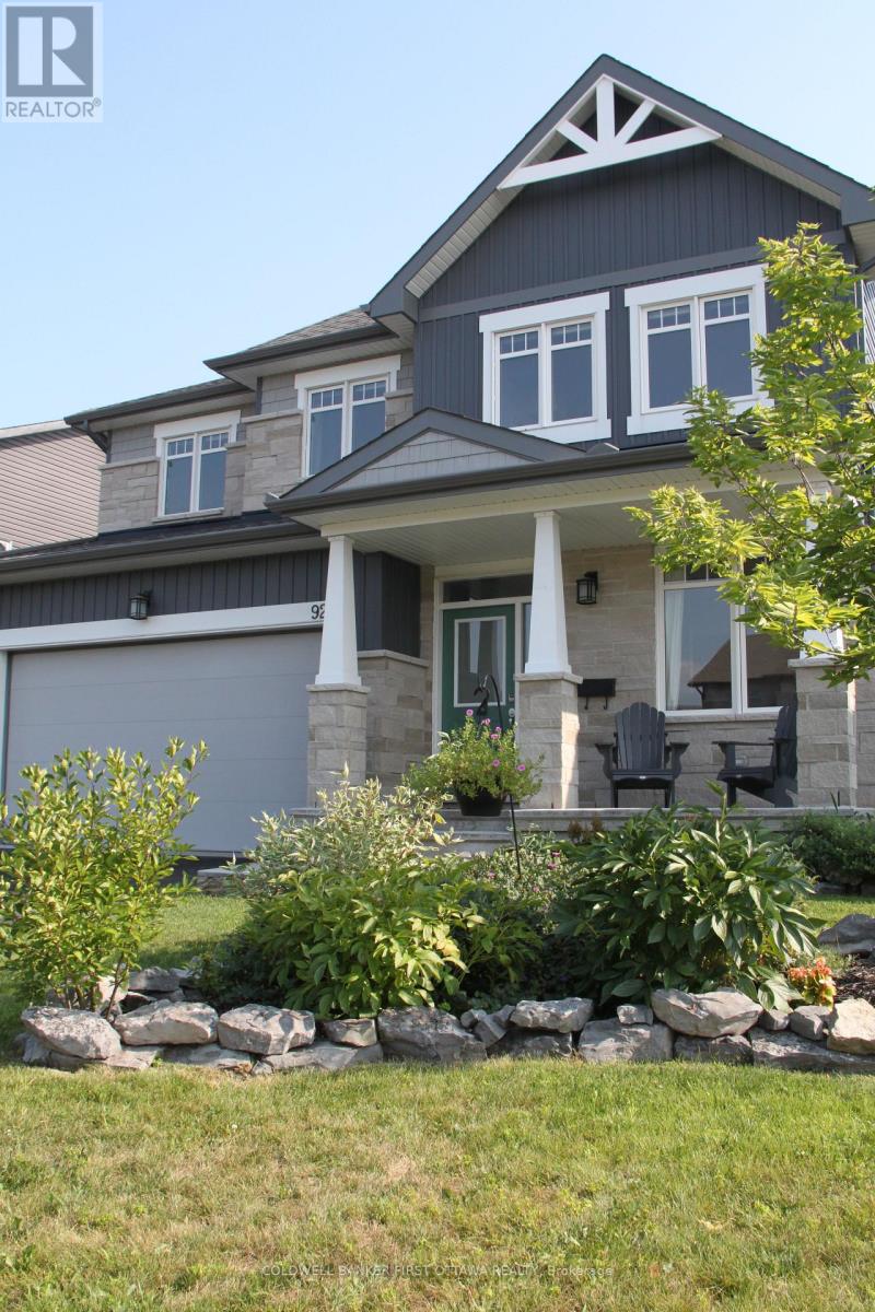 92 Morris Street E, Carleton Place, Ontario  K7C 0H1 - Photo 2 - X12977806