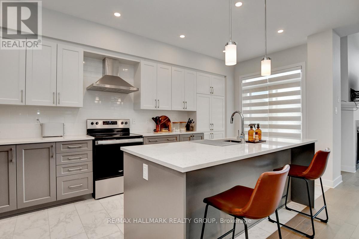 927 Omagaki Way, Ottawa, Ontario  K1X 0J2 - Photo 4 - X12977868