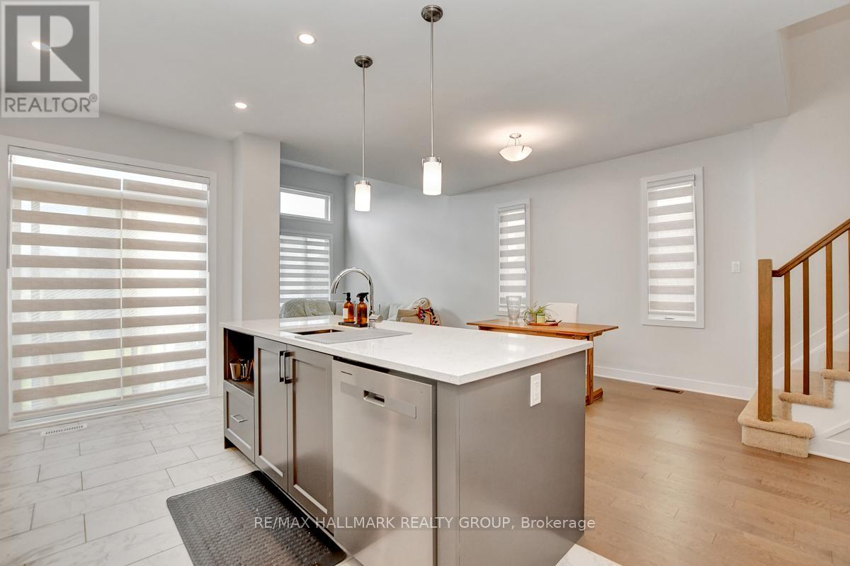 927 Omagaki Way, Ottawa, Ontario  K1X 0J2 - Photo 7 - X12977868