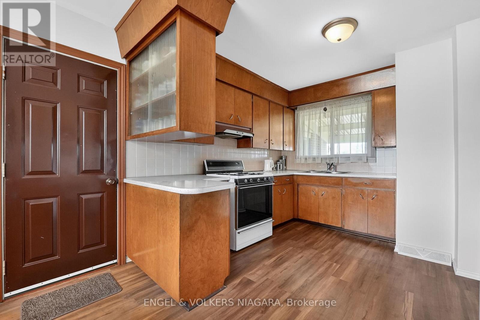 260 St. Paul Street W, St. Catharines (Ridley), Ontario  L2S 2E7 - Photo 11 - X12977760