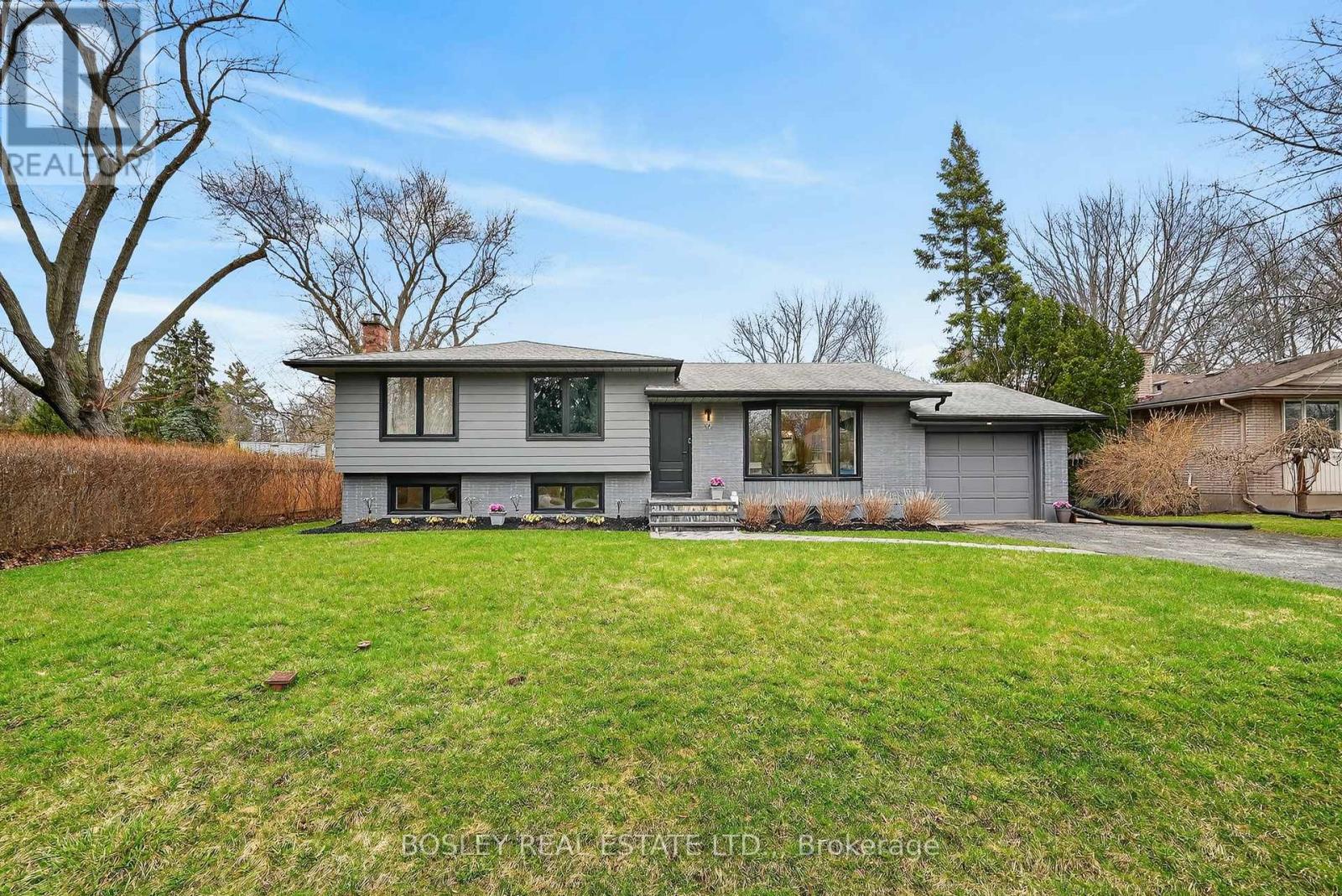 19 Dixie Avenue, Niagara-On-The-Lake, Ontario  L0S 1J0 - Photo 1 - X12977856