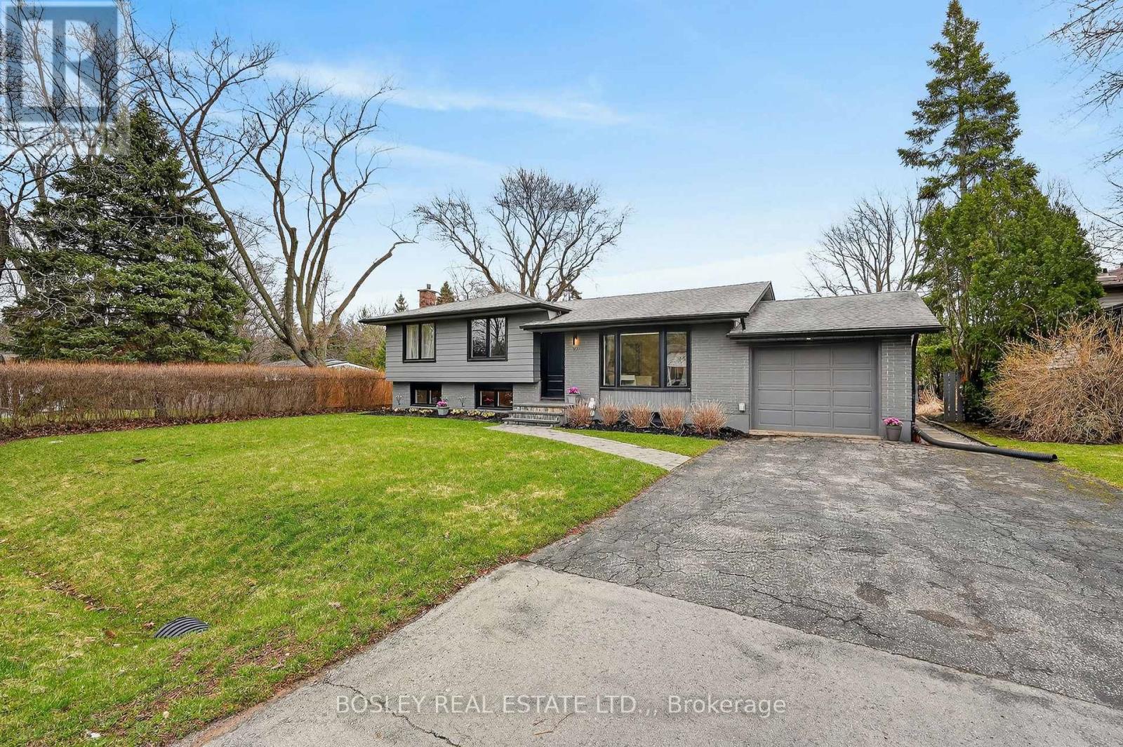 19 Dixie Avenue, Niagara-On-The-Lake, Ontario  L0S 1J0 - Photo 2 - X12977856