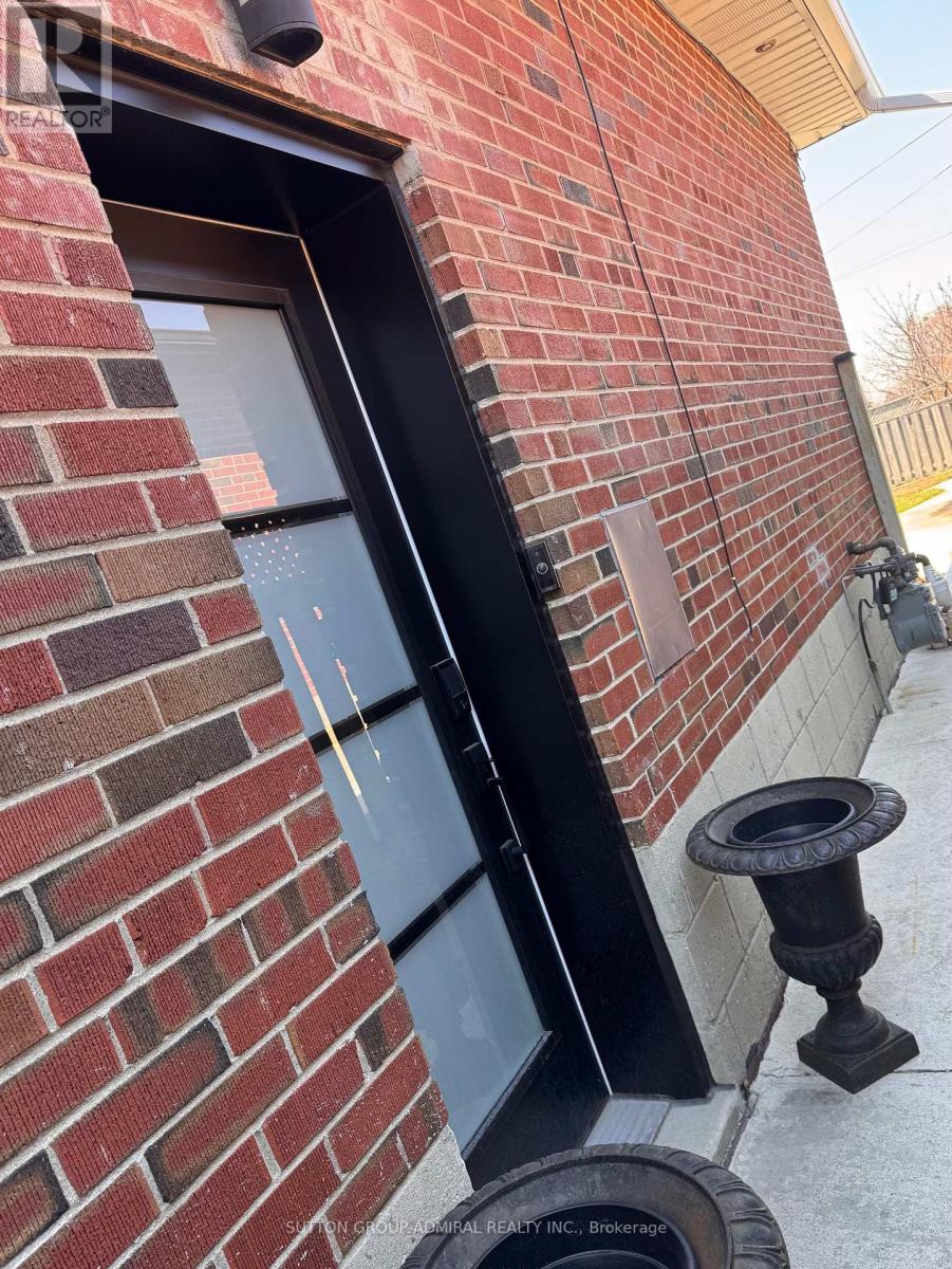 Basementl - 6 Frankfort Avenue, Toronto, Ontario  M6L 2Y2 - Photo 2 - W12936266