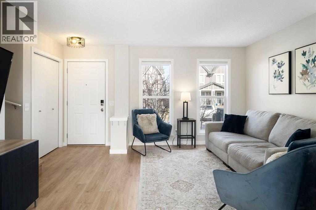 9 Elgin Mews Se, Calgary, Alberta  T2Z 4J9 - Photo 7 - A2294539