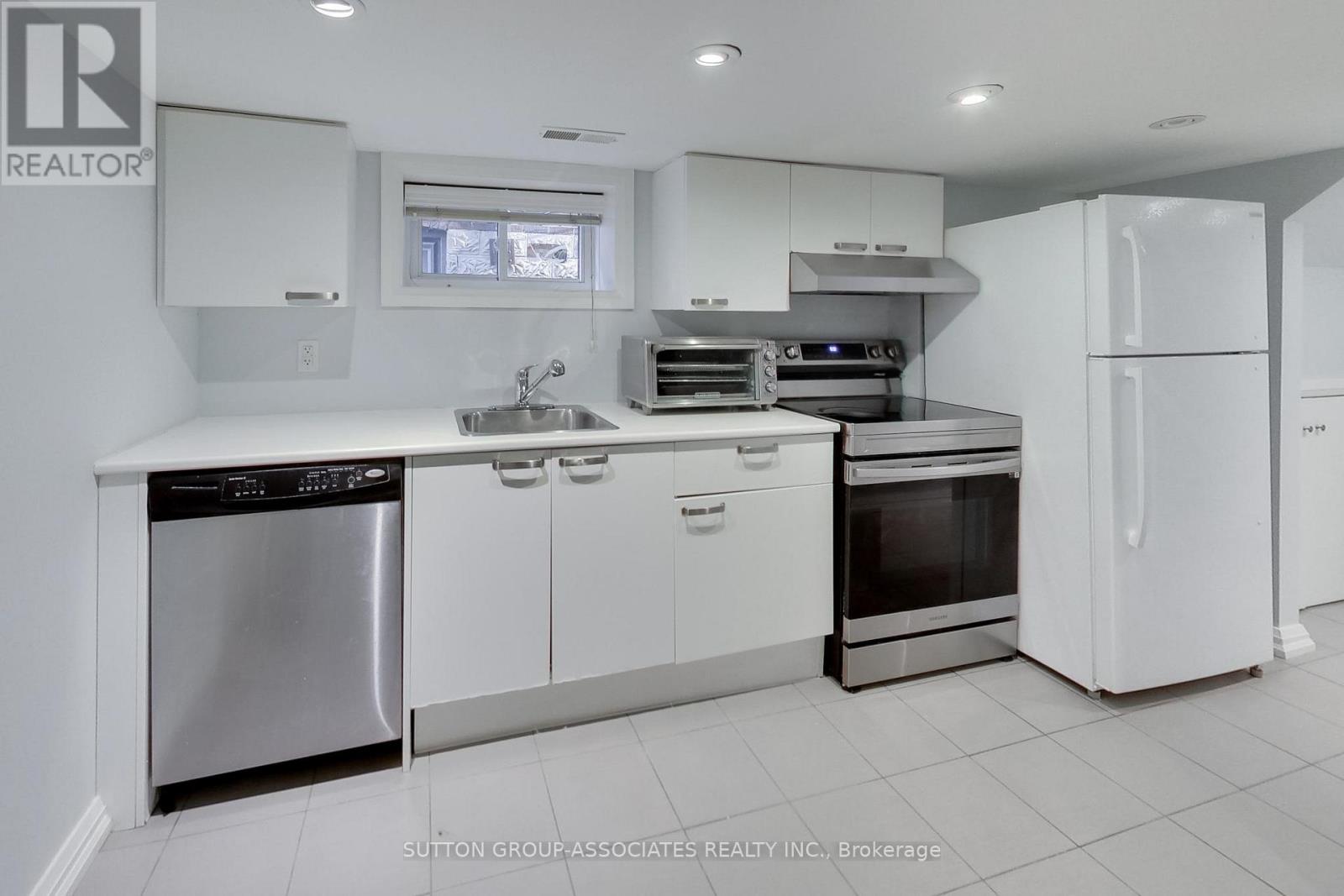 479 Rushton Road, Toronto, Ontario  M6C 2Y4 - Photo 28 - C12977828