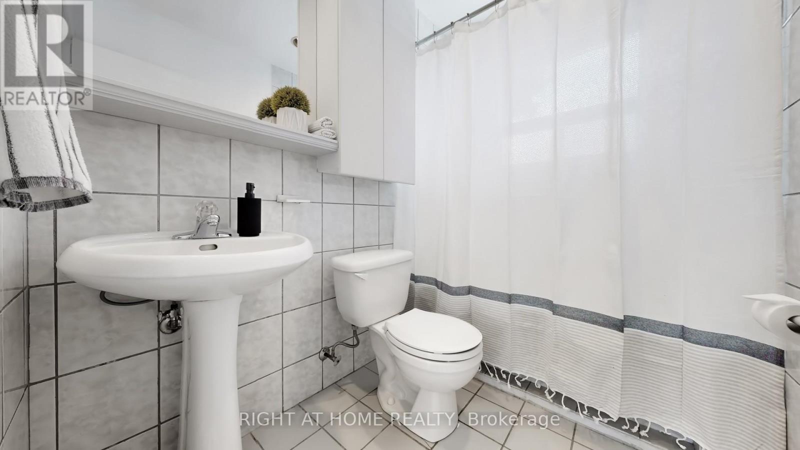 33 Sanderling Place, Toronto, Ontario  M3C 2J2 - Photo 25 - C12977884