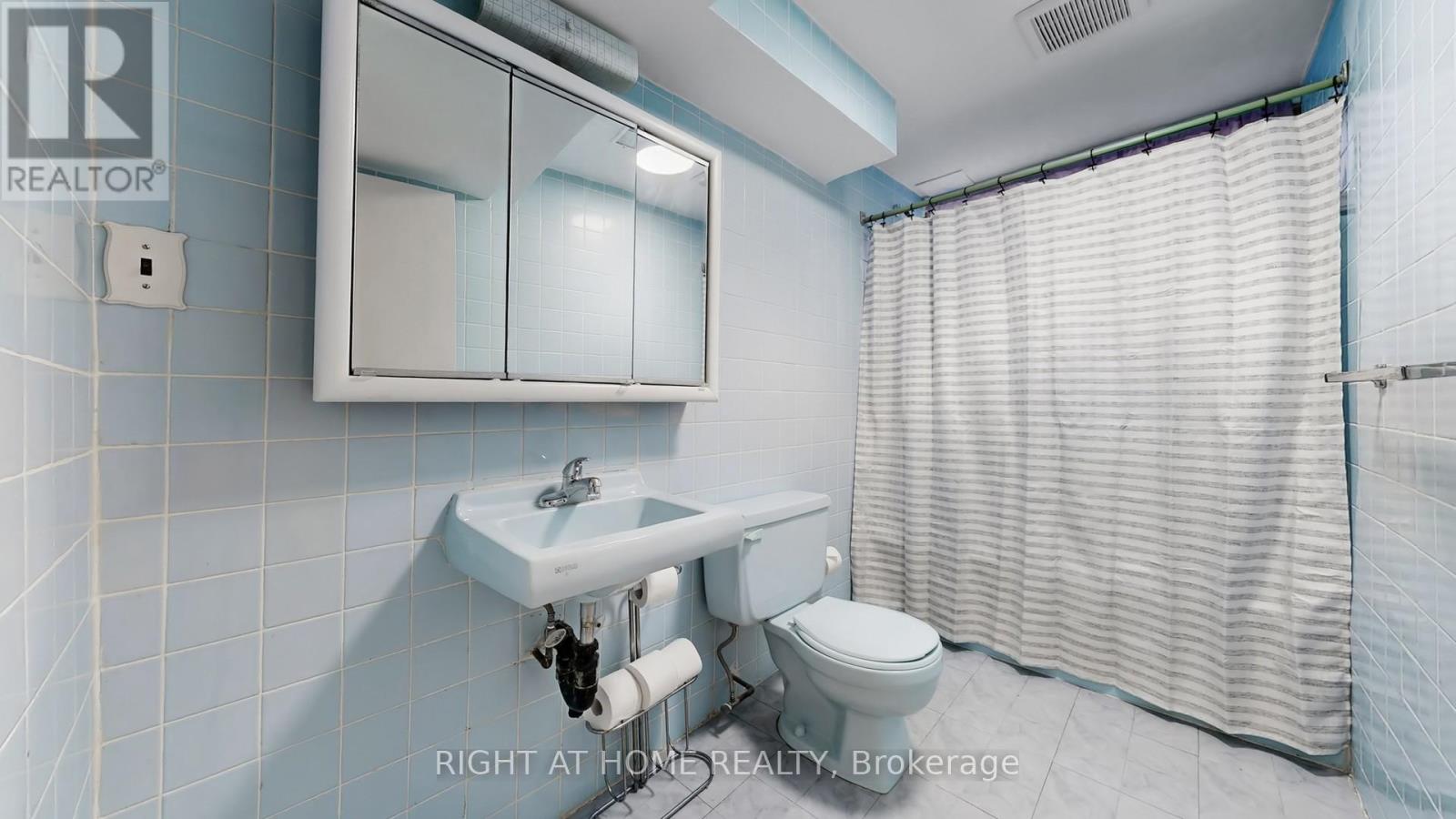 33 Sanderling Place, Toronto, Ontario  M3C 2J2 - Photo 40 - C12977884