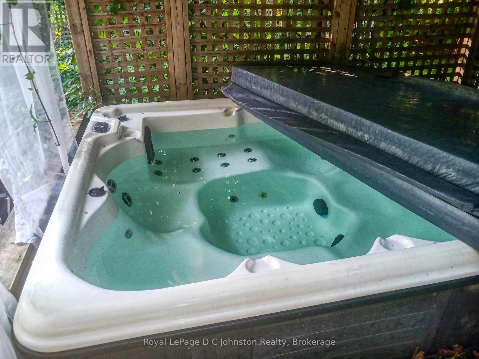 121 Edward Street, Saugeen Shores, Ontario  N0H 2L0 - Photo 24 - X12976912