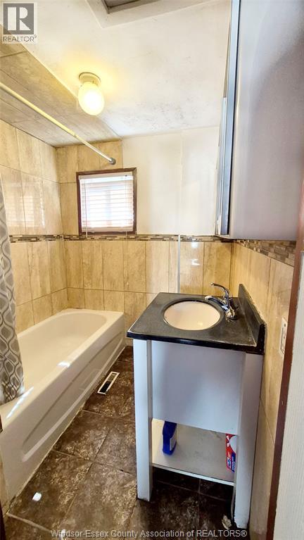 1068 Giles East Unit# Main, Windsor, Ontario  N9A 4G3 - Photo 9 - 26007660