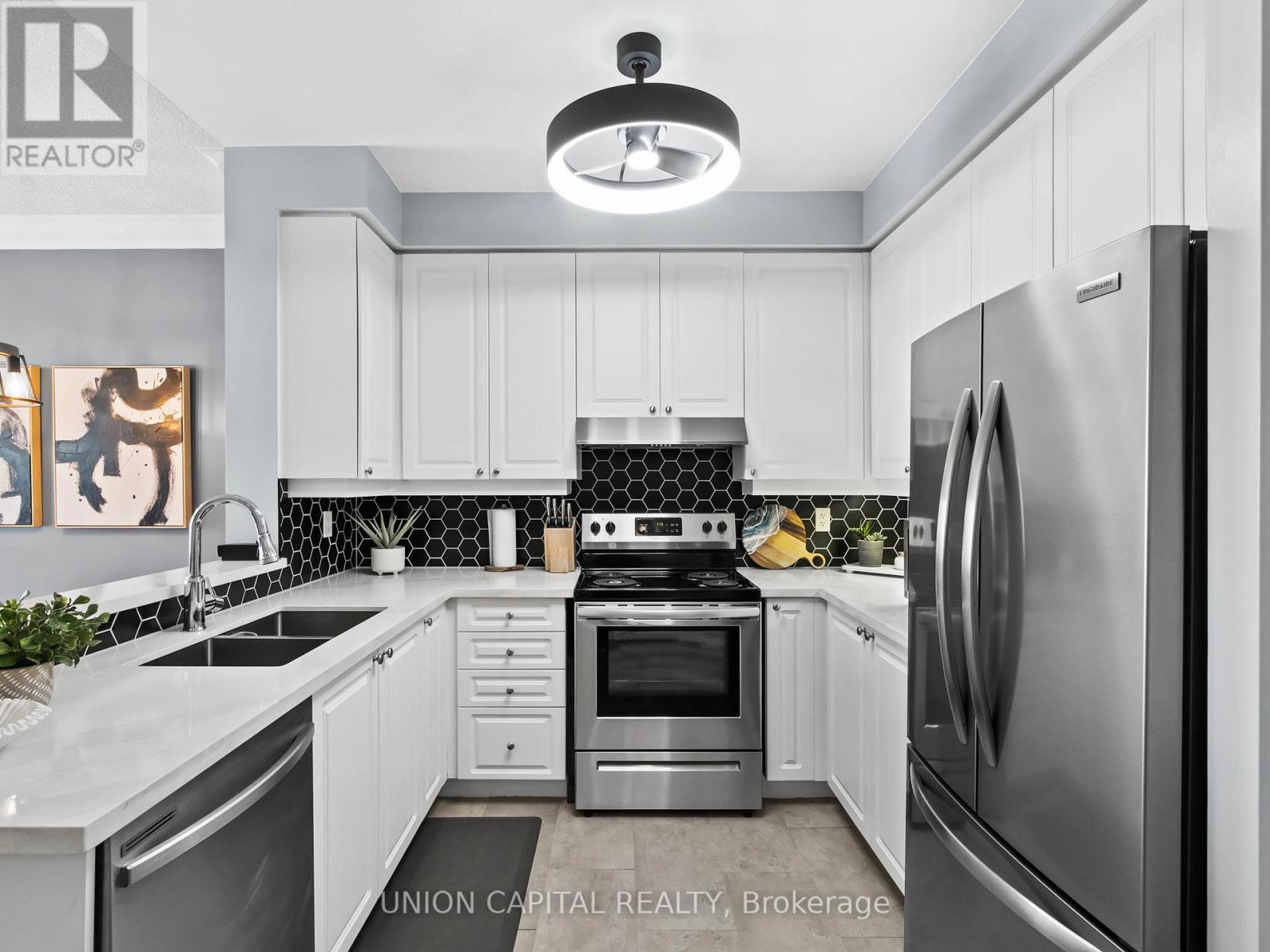 Ph918 - 3650 Kingston Road, Toronto, Ontario  M1M 3X9 - Photo 2 - E12977844