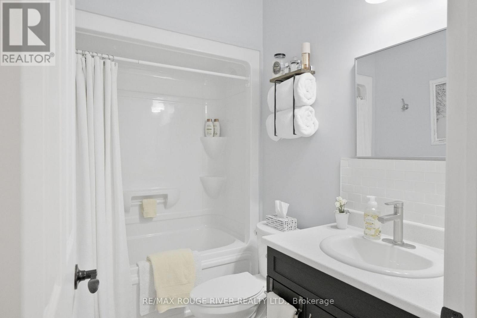 124 Brennan Crescent, Loyalist, Ontario K0H 2H0 - Photo 27 - X12977872