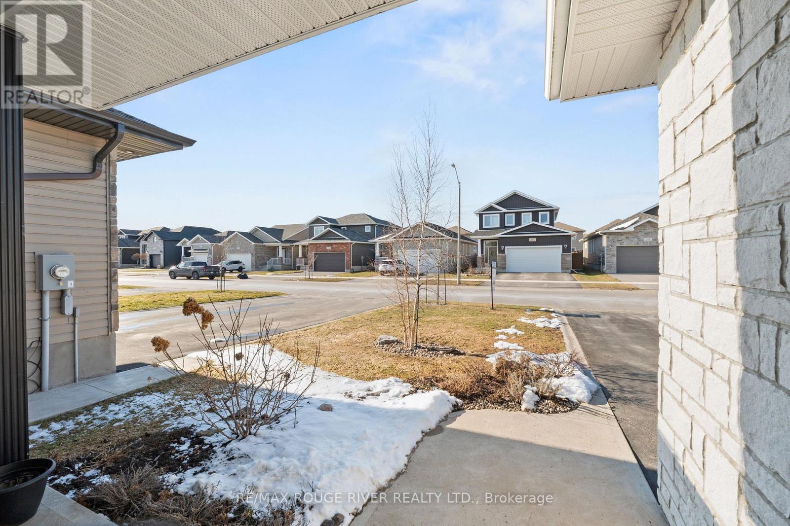 124 Brennan Crescent, Loyalist, Ontario K0H 2H0 - Photo 6 - X12977872