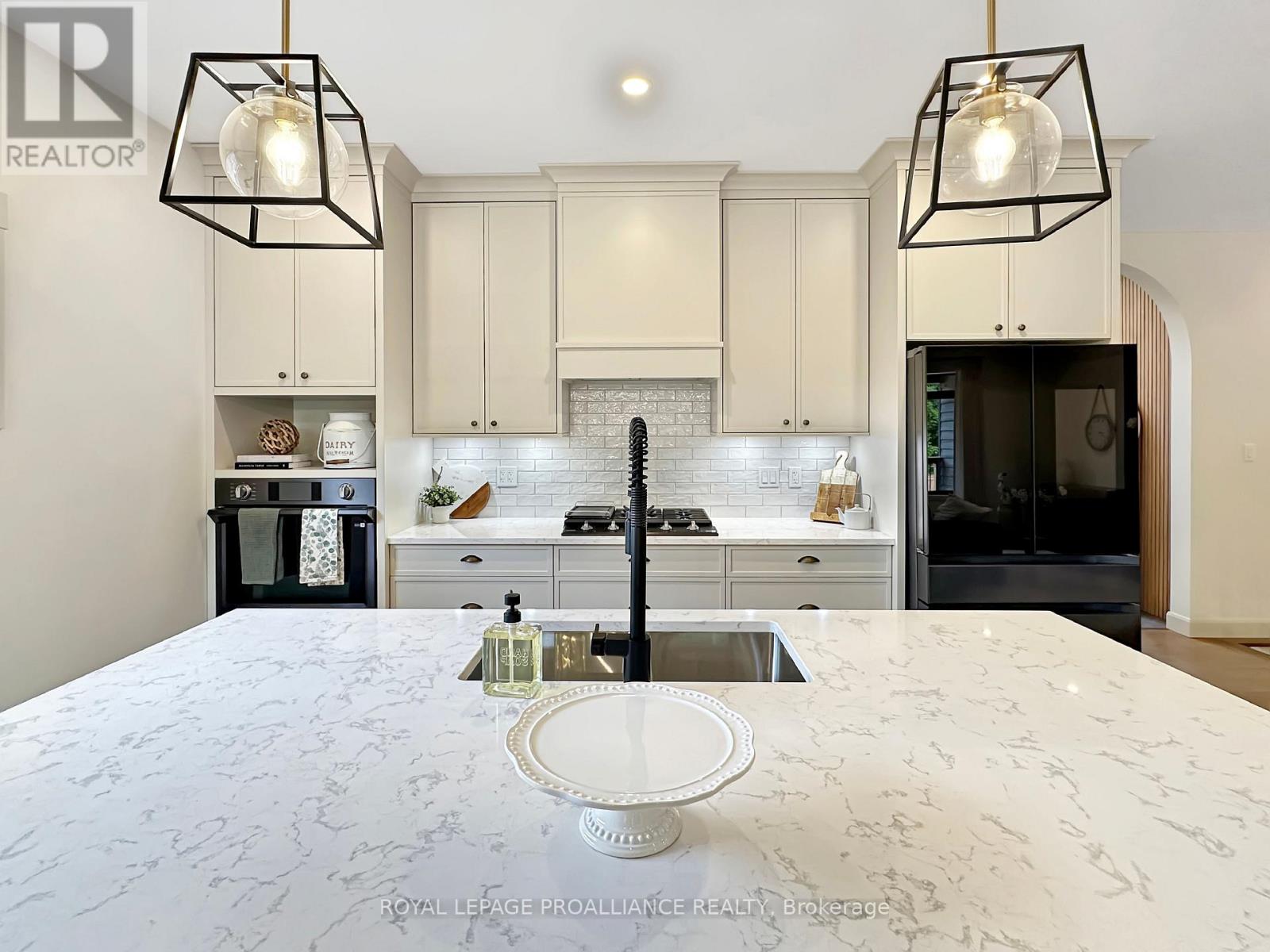 37 Deerview Drive, Quinte West, Ontario  K8V 5P4 - Photo 15 - X12538132