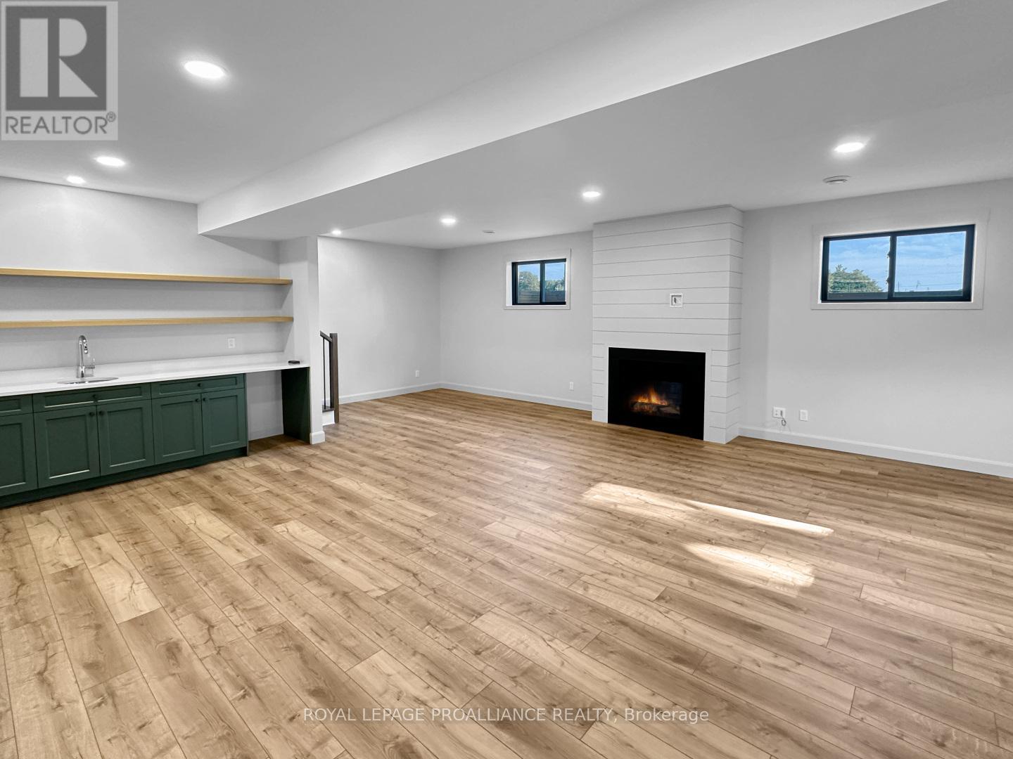 37 Deerview Drive, Quinte West, Ontario  K8V 5P4 - Photo 33 - X12538132