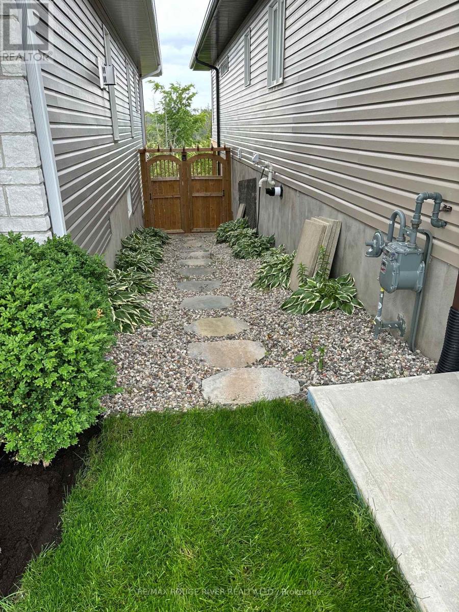 124 Brennan Crescent, Loyalist, Ontario K0H 2H0 - Photo 42 - X12977872