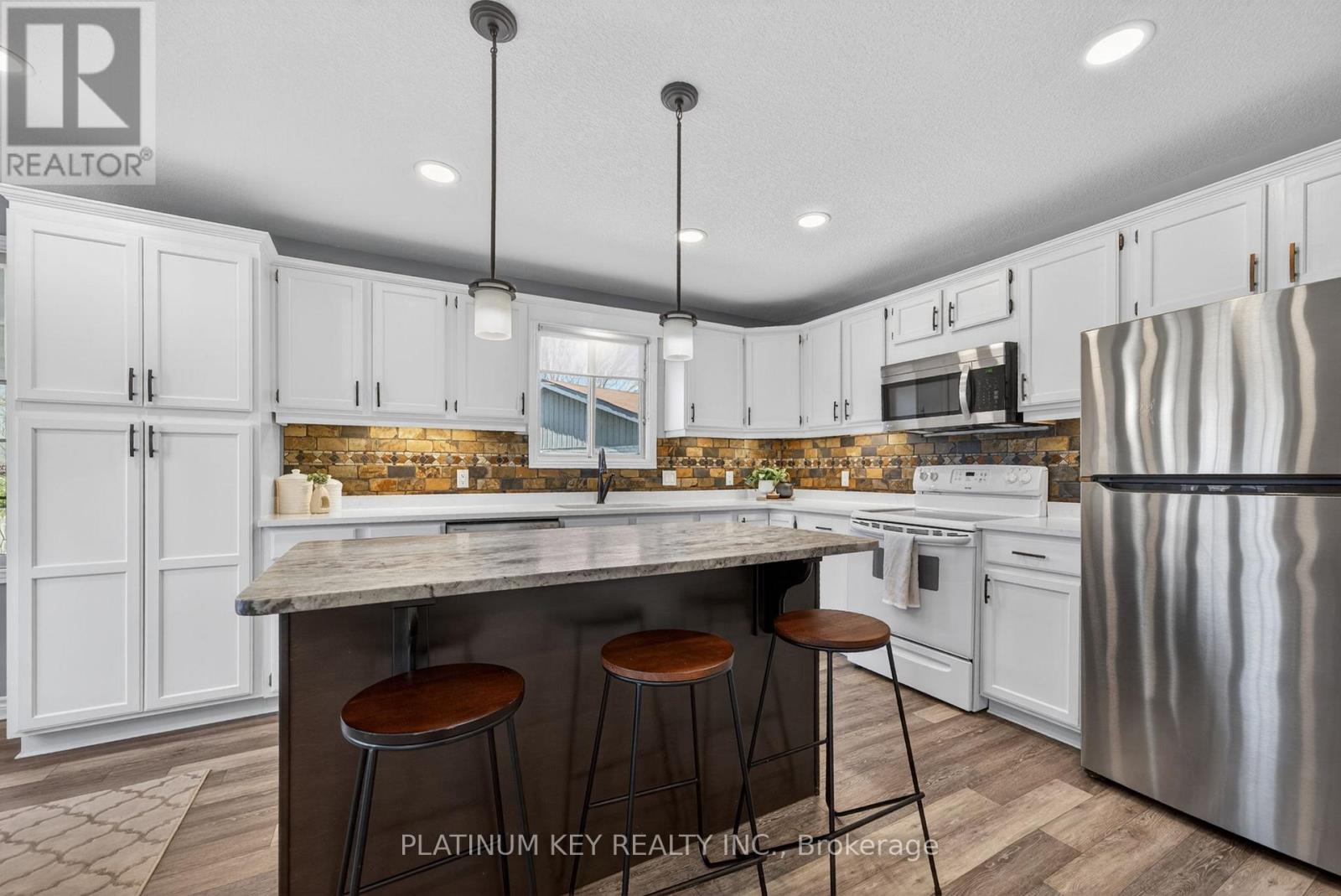 229 Southfield Drive, Strathroy-Caradoc, Ontario  N7G 3V3 - Photo 9 - X12976580