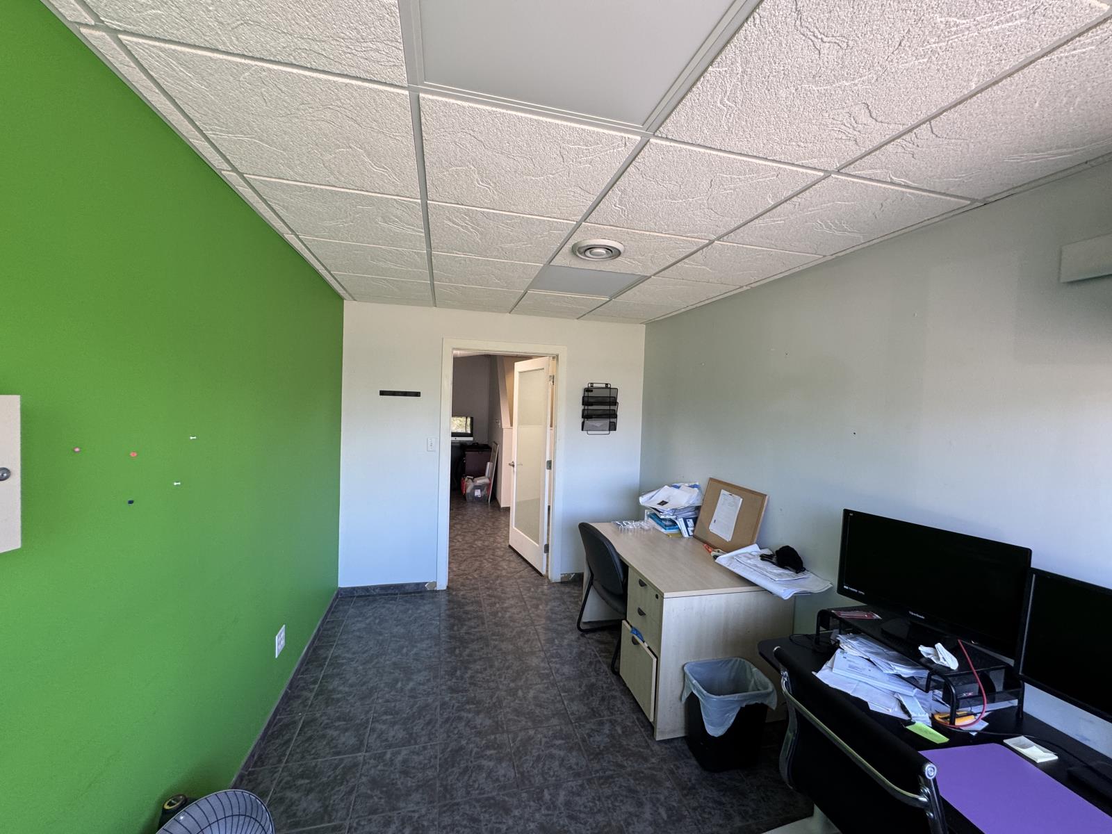 100 100, 10325-10335  95 Street Nw, Edmonton, Alberta  T5H 2B6 - Photo 2 - 44673312