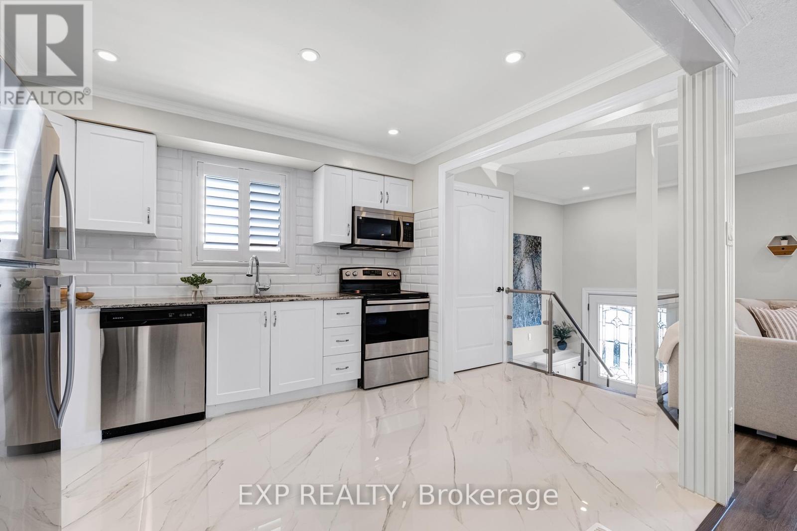 20 Longview Drive, Bradford West Gwillimbury (Bradford), Ontario  L3Z 2H2 - Photo 10 - N12975096