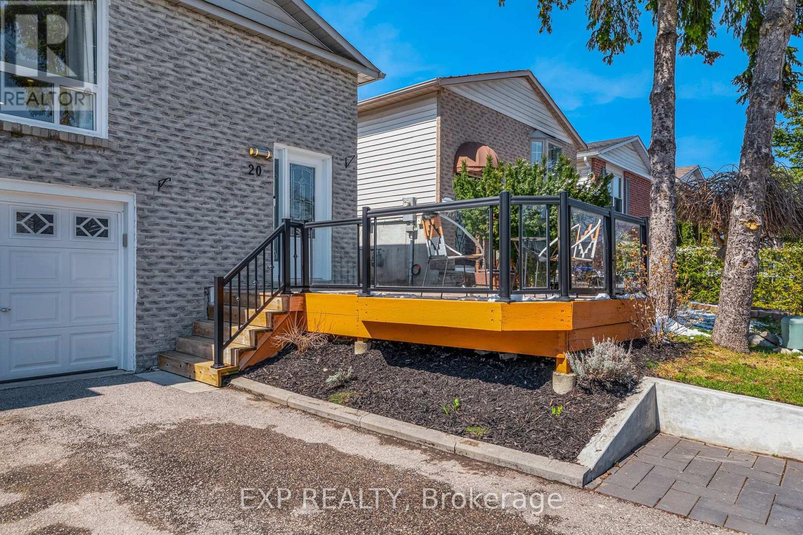 20 Longview Drive, Bradford West Gwillimbury (Bradford), Ontario  L3Z 2H2 - Photo 2 - N12975096