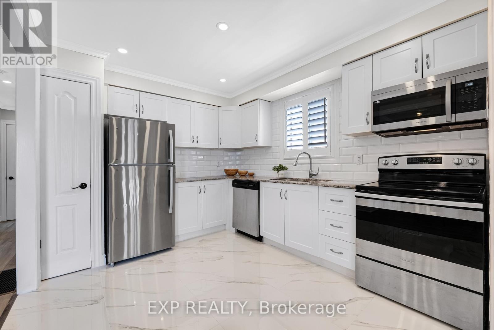 20 Longview Drive, Bradford West Gwillimbury (Bradford), Ontario  L3Z 2H2 - Photo 8 - N12975096