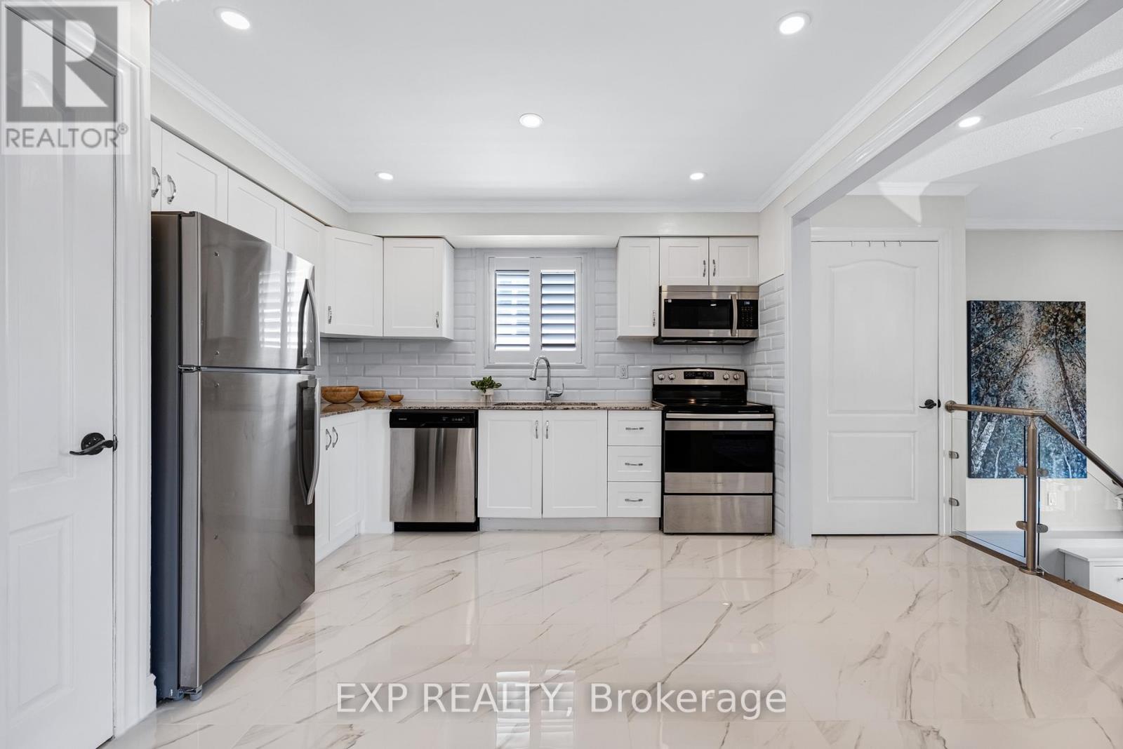 20 Longview Drive, Bradford West Gwillimbury (Bradford), Ontario  L3Z 2H2 - Photo 9 - N12975096