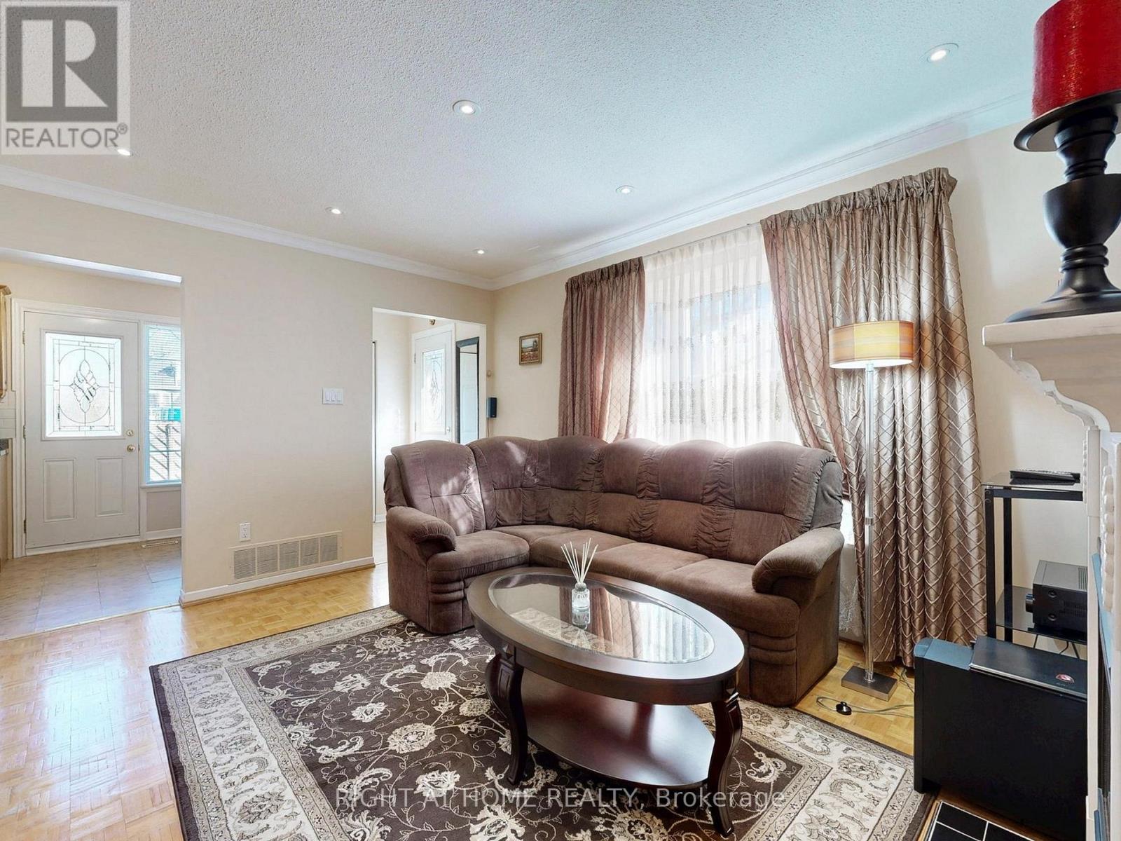 50 Rathfon Crescent, Richmond Hill, Ontario  L4C 5B7 - Photo 13 - N12977766