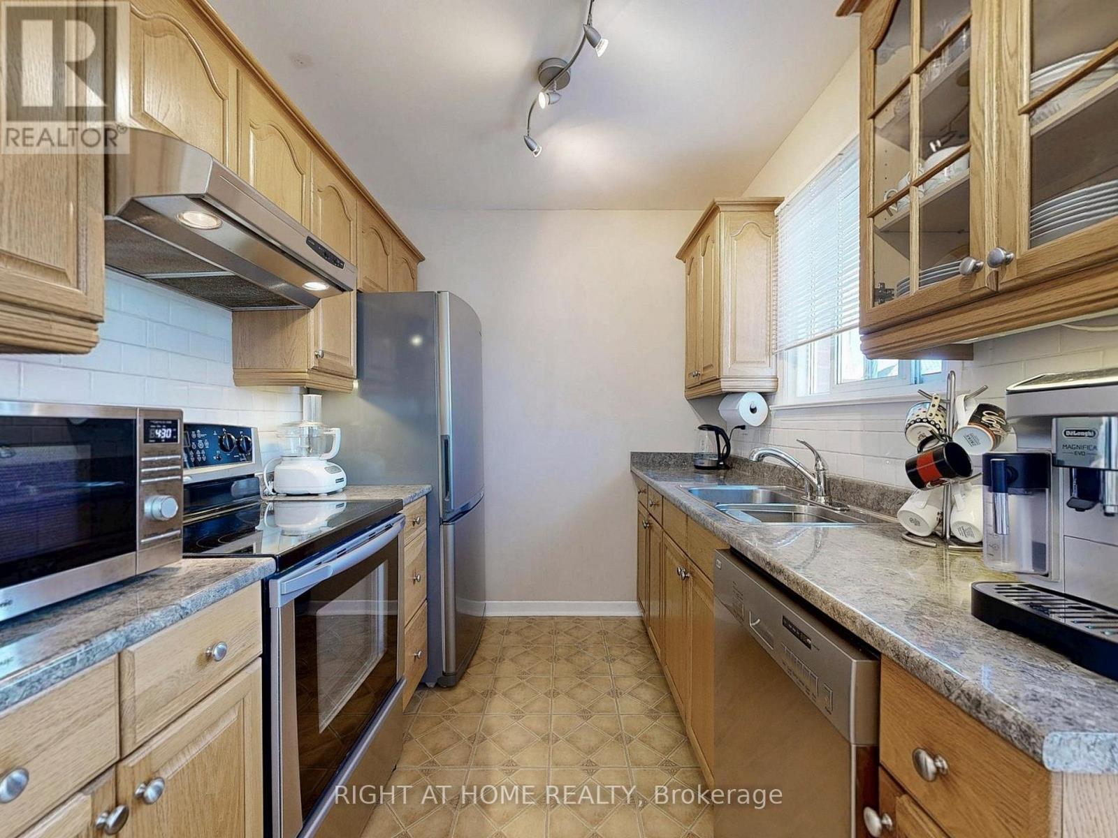 50 Rathfon Crescent, Richmond Hill, Ontario  L4C 5B7 - Photo 18 - N12977766