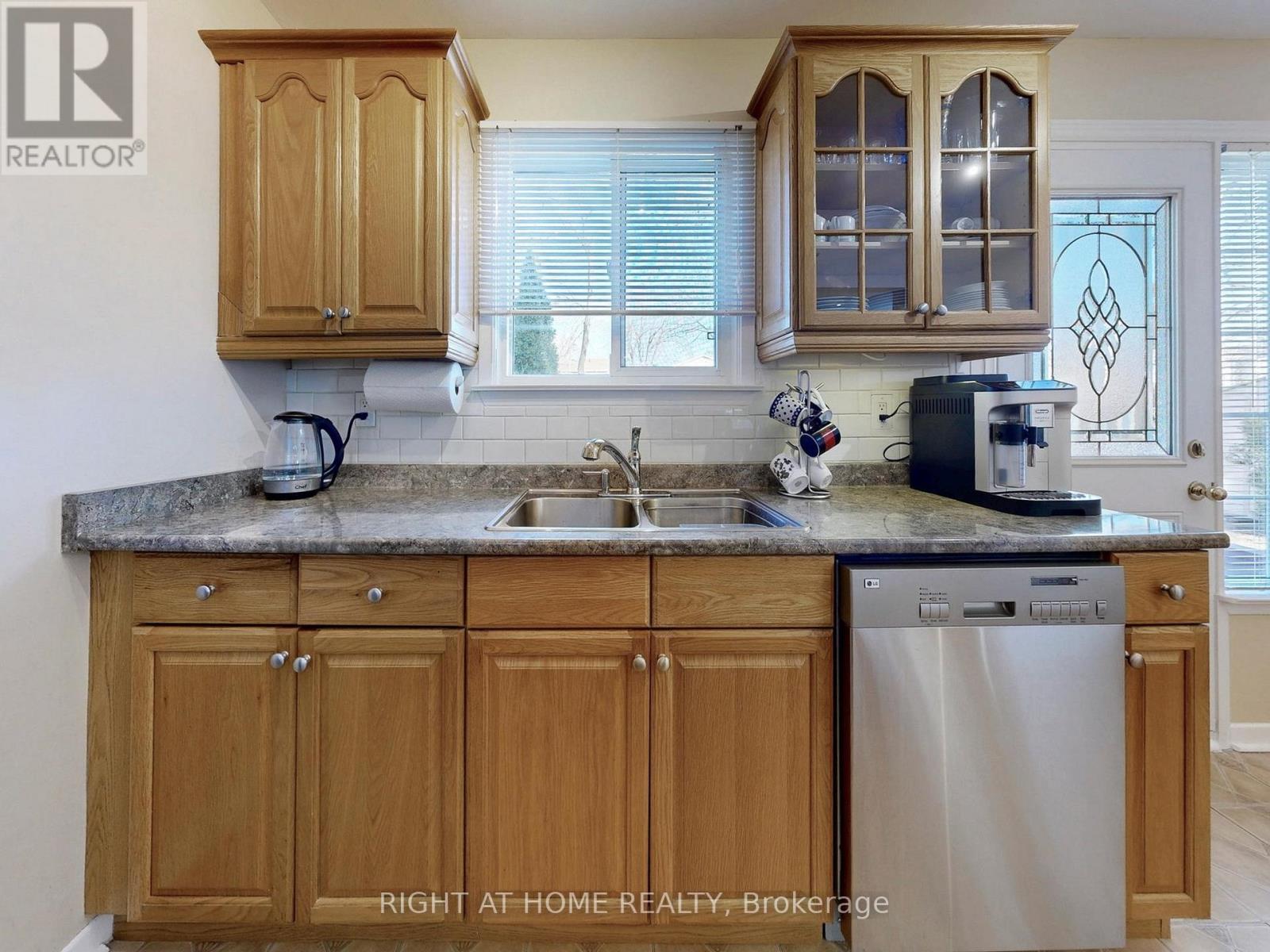 50 Rathfon Crescent, Richmond Hill, Ontario  L4C 5B7 - Photo 20 - N12977766