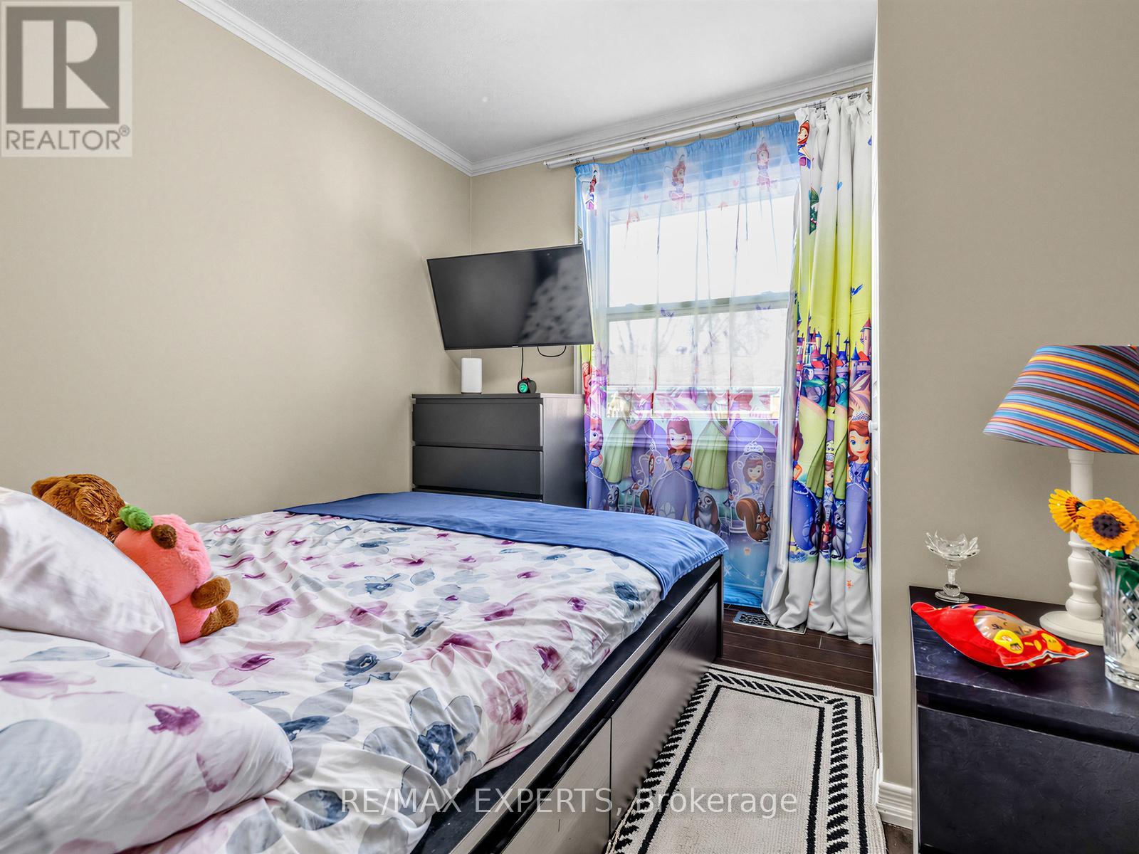 126 Longford Drive, Newmarket, Ontario  L3Y 2Y5 - Photo 17 - N12977768