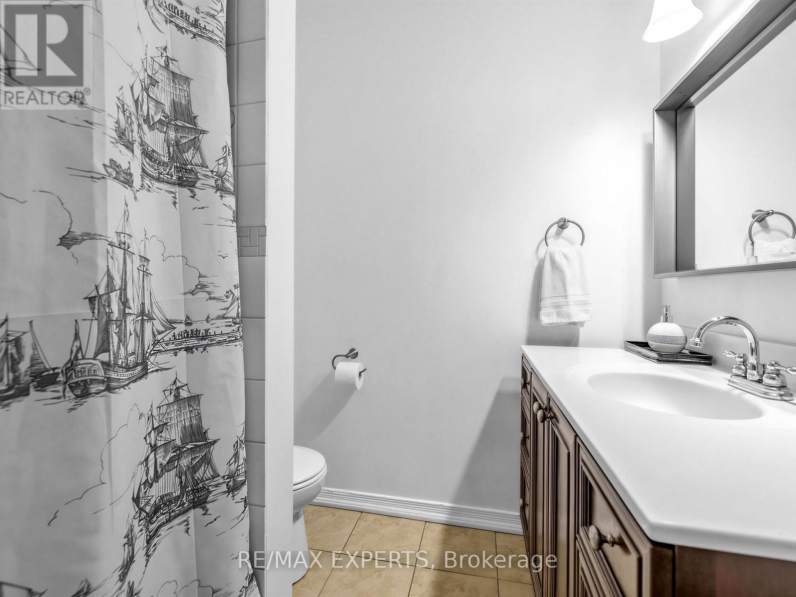 126 Longford Drive, Newmarket, Ontario  L3Y 2Y5 - Photo 18 - N12977768