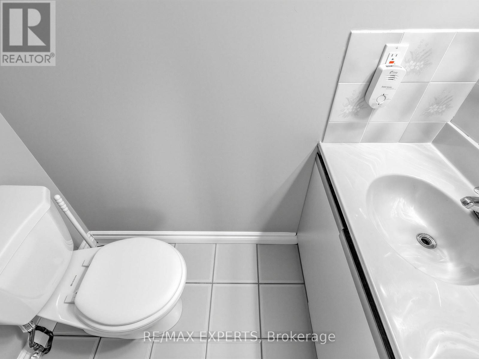 126 Longford Drive, Newmarket, Ontario  L3Y 2Y5 - Photo 21 - N12977768