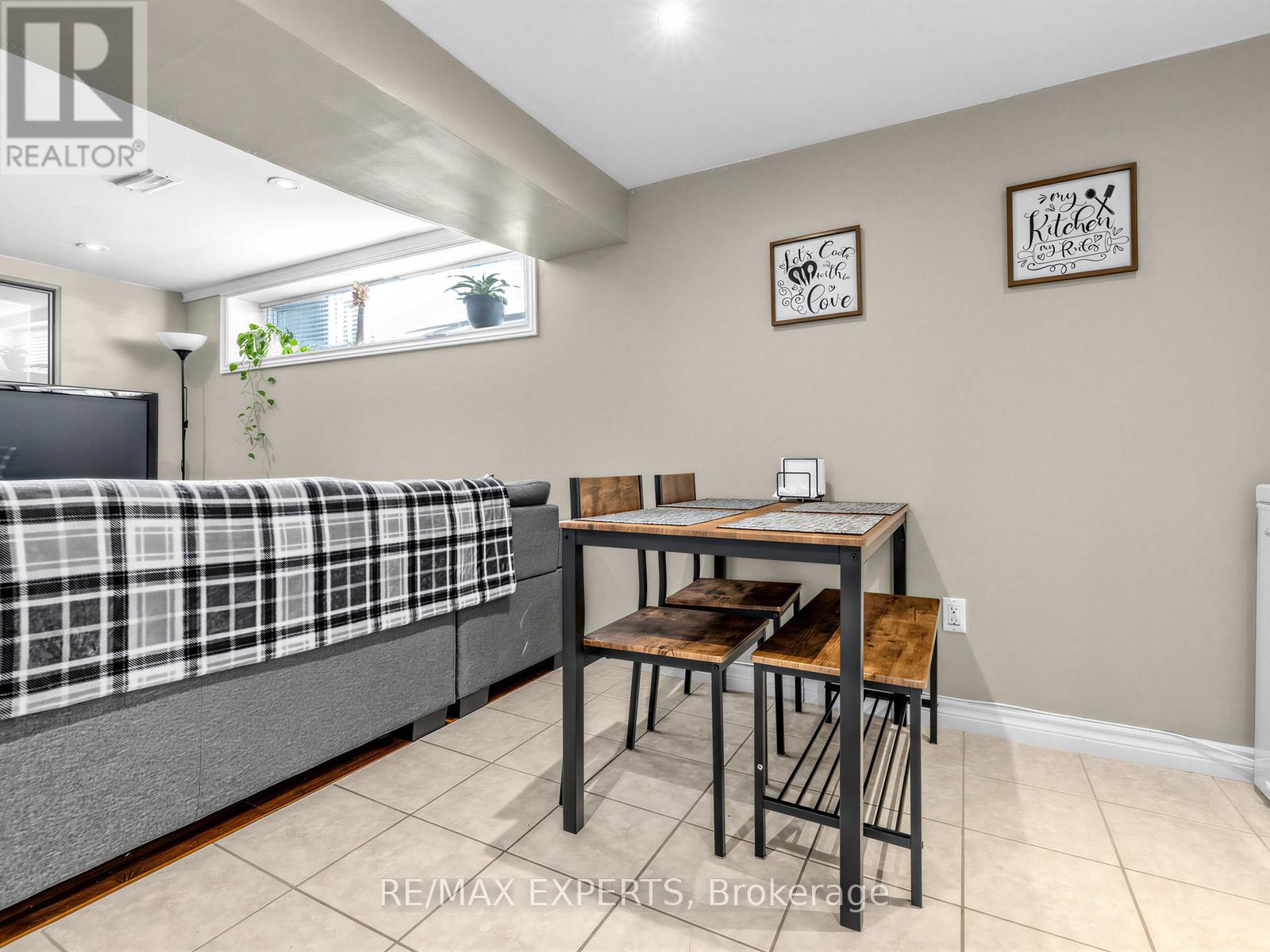 126 Longford Drive, Newmarket, Ontario  L3Y 2Y5 - Photo 24 - N12977768