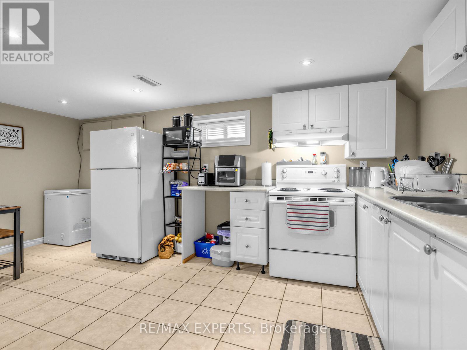 126 Longford Drive, Newmarket, Ontario  L3Y 2Y5 - Photo 25 - N12977768