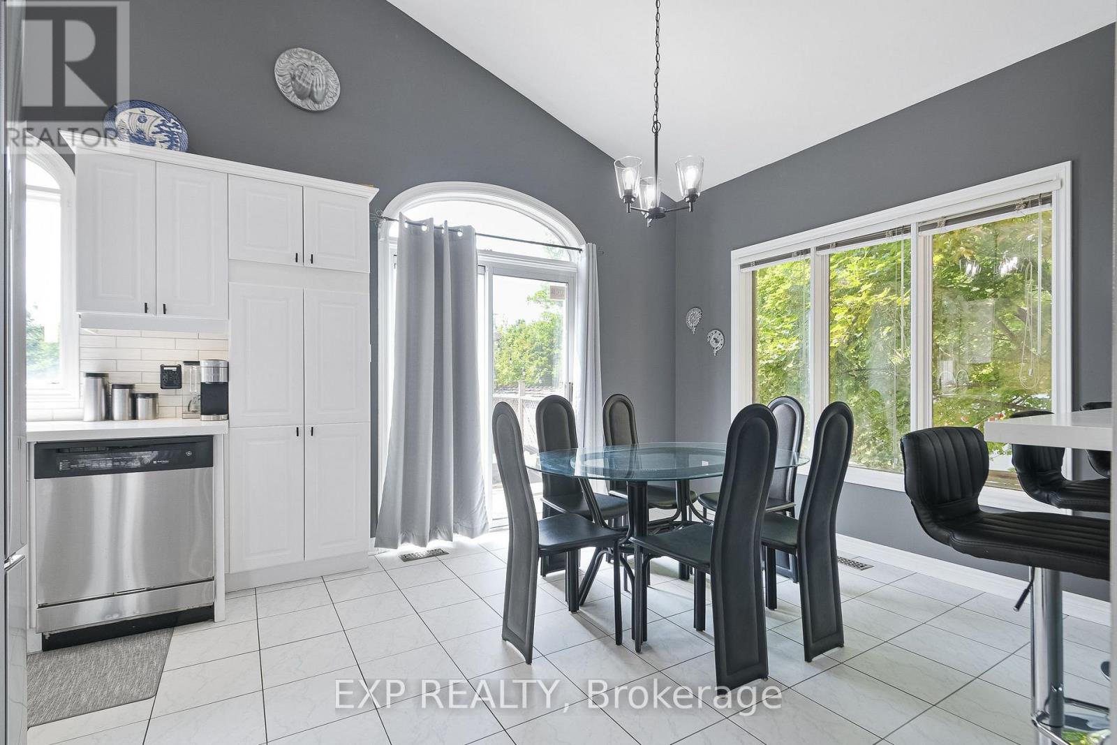 29 Batson Drive, Aurora, Ontario  L4G 7G8 - Photo 12 - N12977784