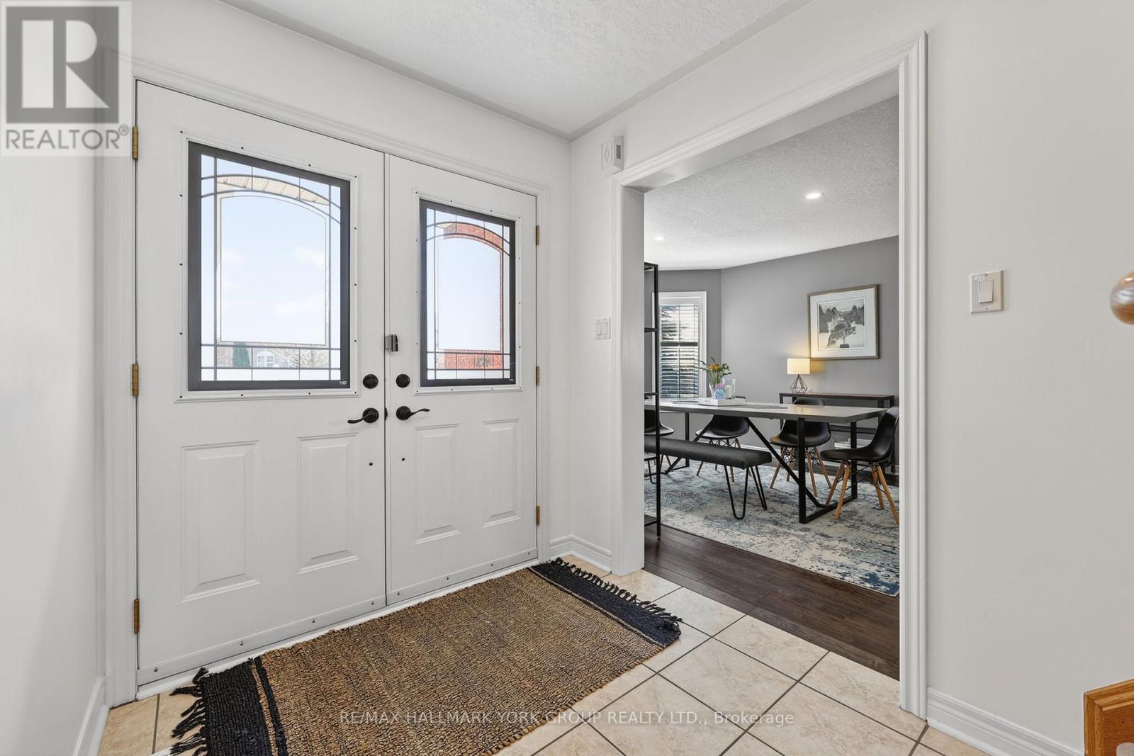 54 Bambi Crescent, Georgina, Ontario  L4P 4C6 - Photo 5 - N12977882