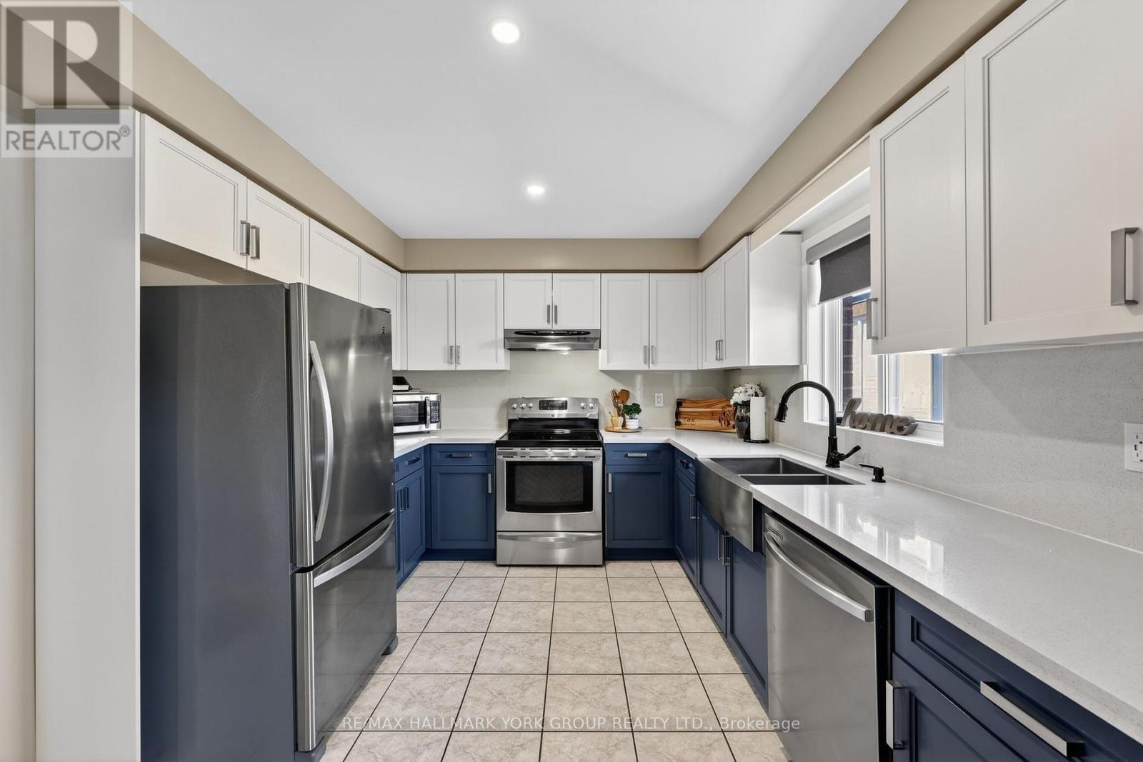 54 Bambi Crescent, Georgina, Ontario  L4P 4C6 - Photo 8 - N12977882