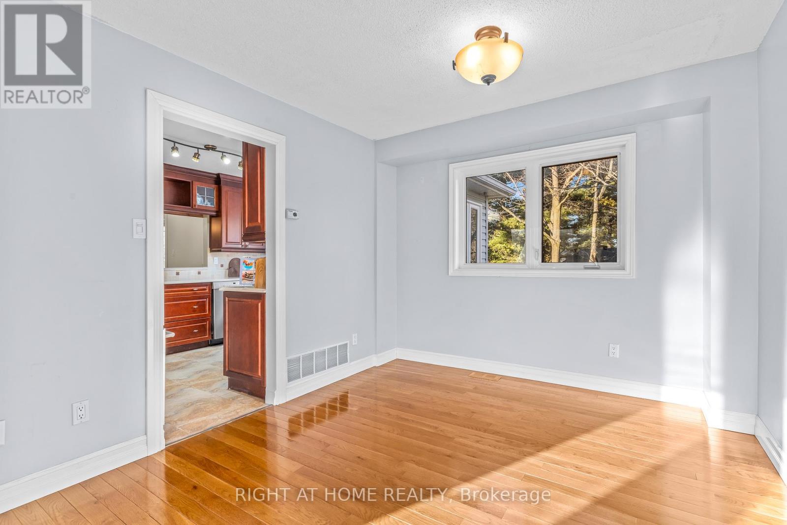 41 Forest Wood Drive, Essa, Ontario  L3W 0J8 - Photo 15 - N12977890