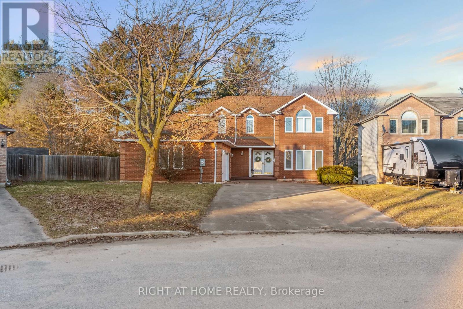 41 Forest Wood Drive, Essa, Ontario  L3W 0J8 - Photo 2 - N12977890