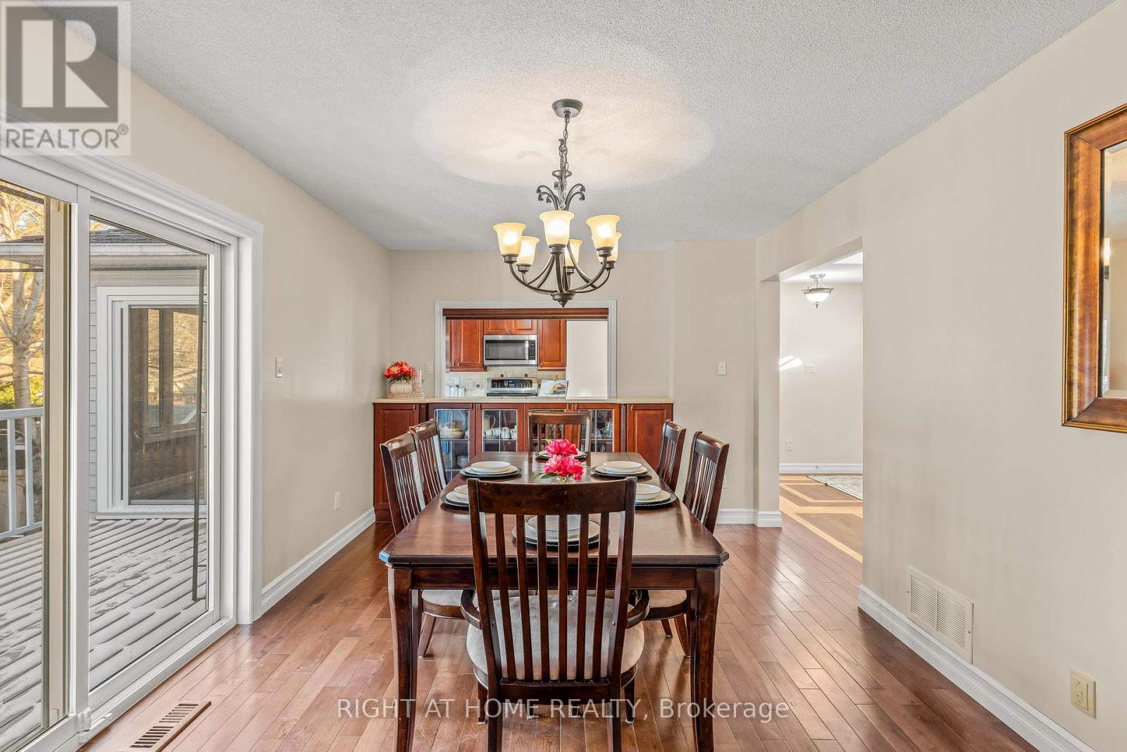 41 Forest Wood Drive, Essa, Ontario  L3W 0J8 - Photo 9 - N12977890