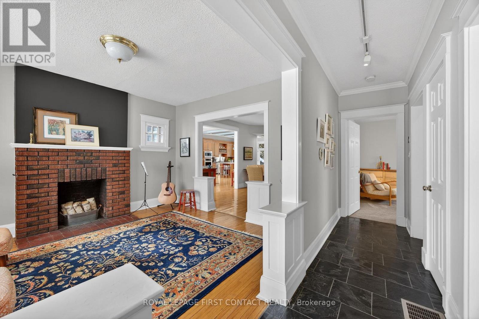 162 Kempenfelt Drive, Barrie (North Shore), Ontario  L4M 1C2 - Photo 15 - S12977824